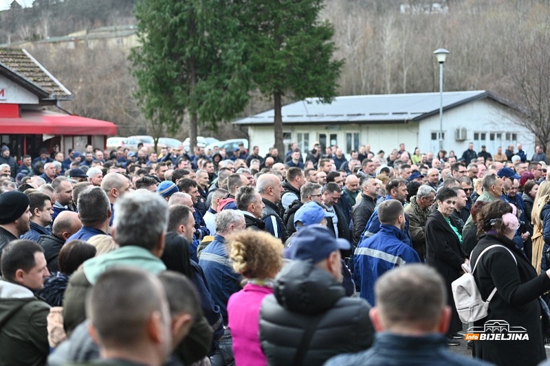 Osvrt na protest ispred RiTE Ugljevik: Najmanje se pričalo o onom što zanima radnike (FOTO)