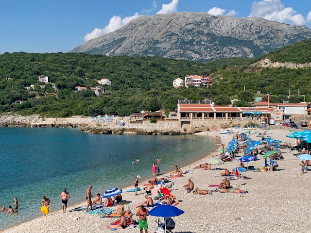 Pad turističkih prihoda u Crnoj Gori: Brojke su manje, a pitanja sve veća