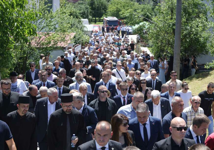 Obilježavanje godišnjice stradanja Srba: Oglasila se policija, komemorativni skup u Bratuncu protekao mirno i dostojanstveno