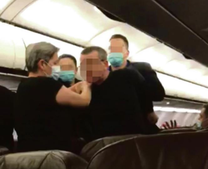 Muškarcu koji je urlao da će srušiti avion jer je sletio u Srbiju prijeti do 10 godina zatvora