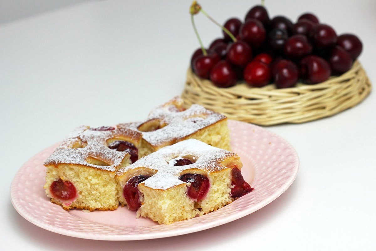 Kolač sa višnjama - omiljena poslastica koja vraća u djetinjstvo