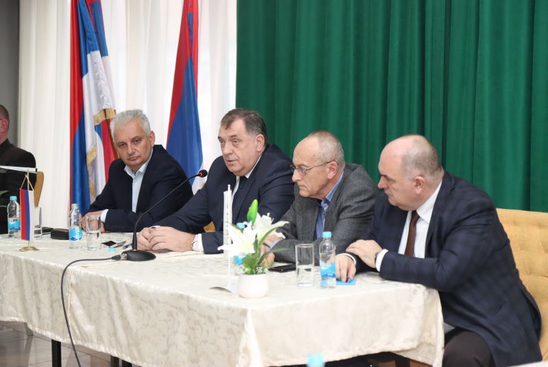 Dodik nakon razgovora sa ratnim komandantima i oficirima VRS i MUP-a: Oni su iskreni patrioti koji su najzaslužniji za odbranu Srpske