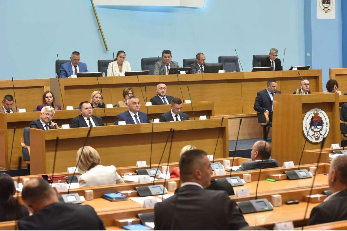 Sin poginulog borca VRS poručio poslanicima: Vratićemo očeva odlikovanja