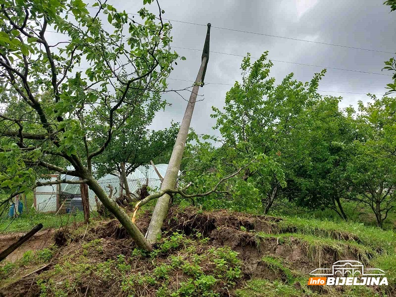 Poplave i klizišta ne miruju na Majevici: Šteta veća od pola miliona maraka, mještani strahuju za svoje domove i živote /FOTO/