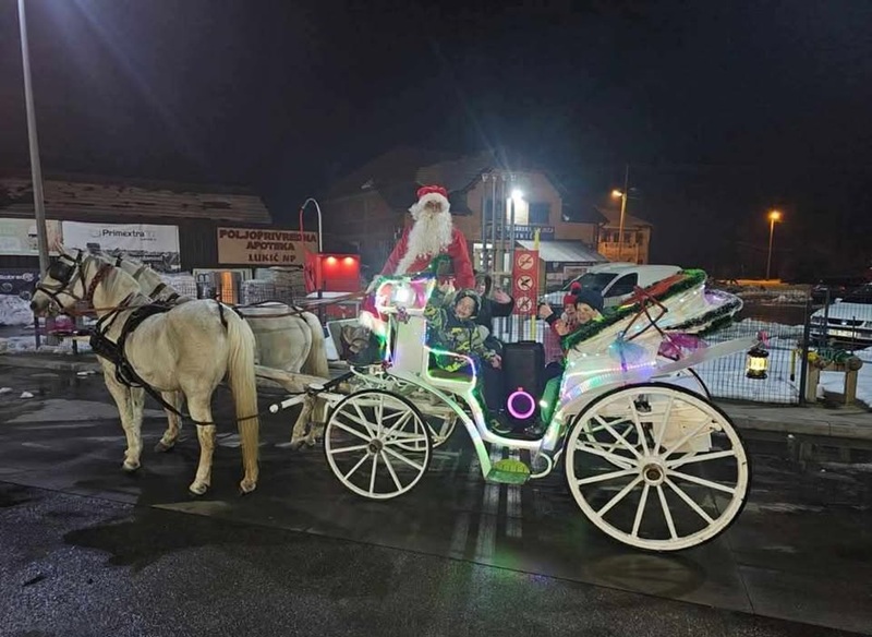 Ugljevik: Djed Mraz će na kočijama obilaziti kuće i skupove, to će oduševiti mališane (FOTO)