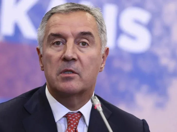 Milo Đukanović prekršio zakon, nije prijavio 11 komada vatrenog oružja