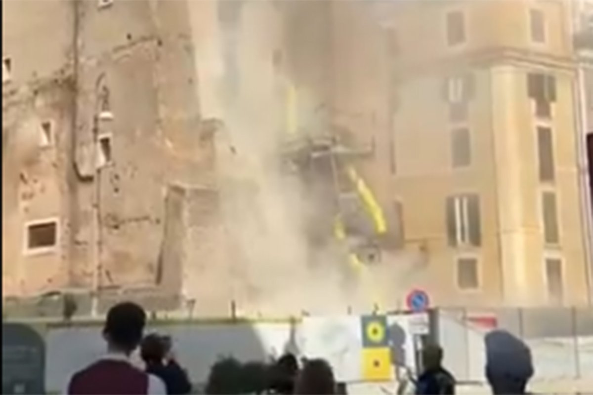 Urušila se kula u Rimu u blizini Koloseuma: Ljudi ostali zatrpani