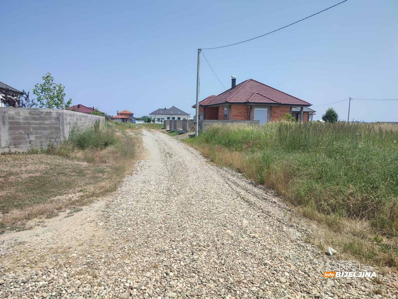 Deset godina grade naselje Knez Ivo u Bijeljini, još nisu završili: “Dali smo pare, a skoro ništa nismo dobili” (FOTO)