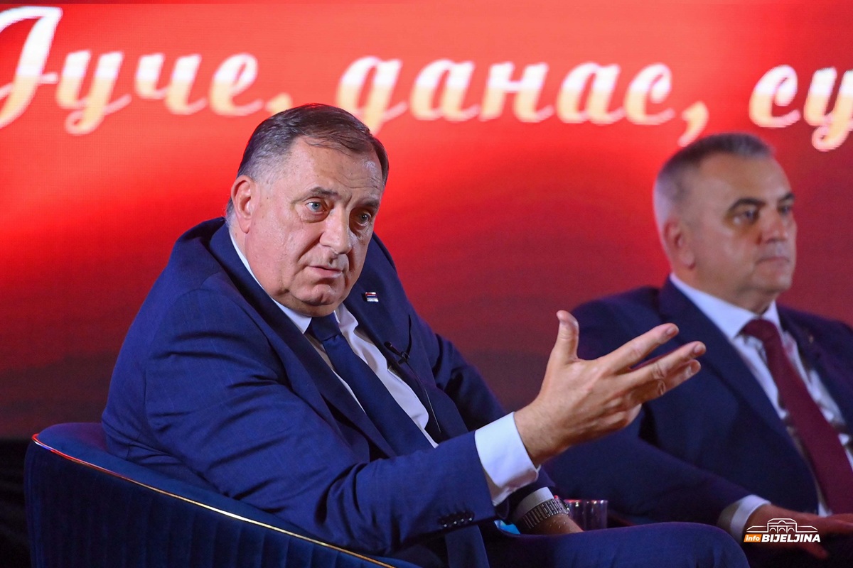 Dodik: Nastavljamo ulaganje u obrazovanje, djeca su najveća snaga Srpske