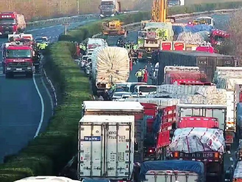 Kina: Poginulo 11 ljudi u sudaru kamiona i autobusa