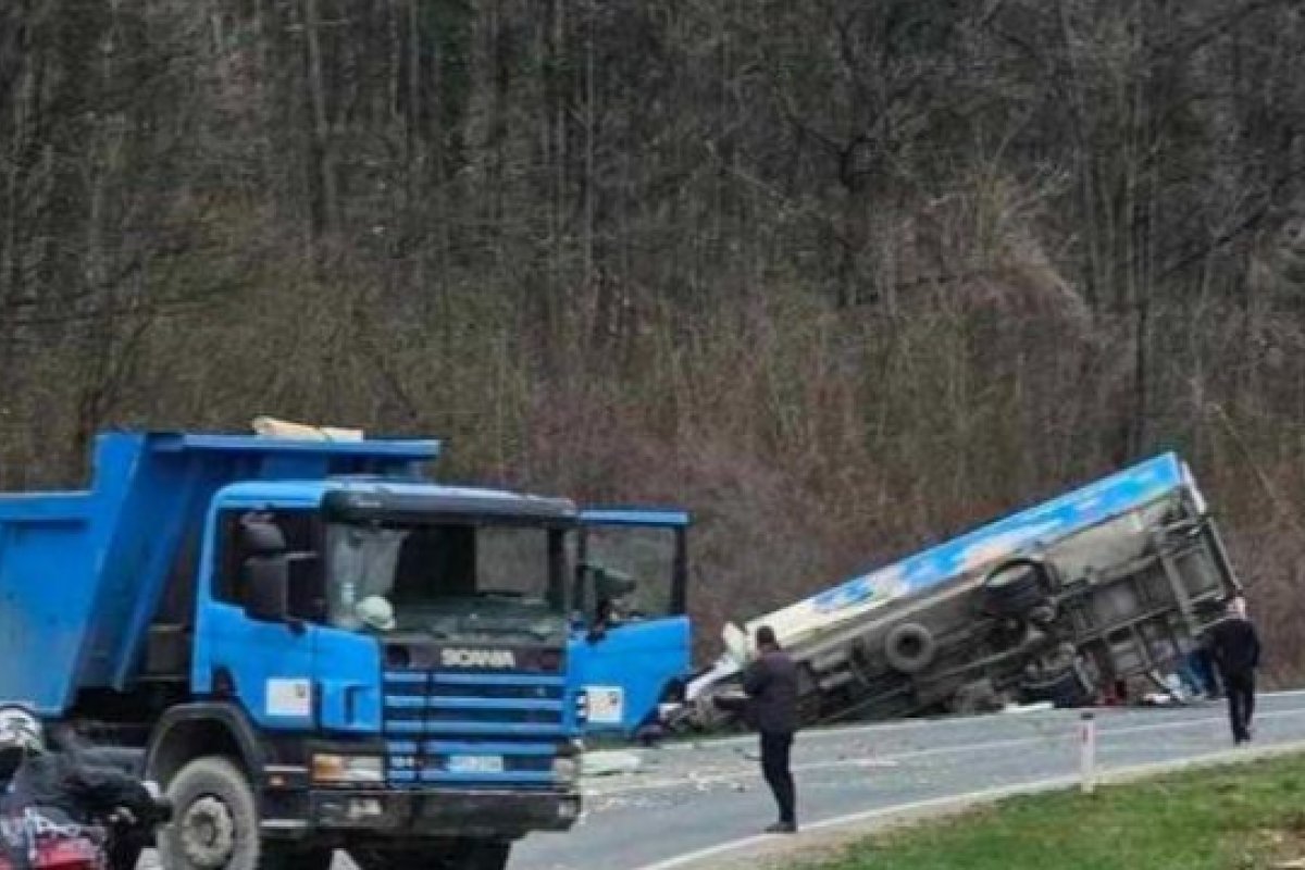 Sudar dva kamiona i automobila kod Tuzle, intervenisali i vatrogasci