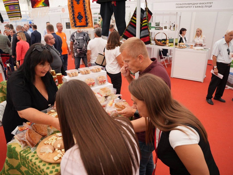 Opština Lopare na sajmu „Interagro“ u Bijeljini predstavila domaću zdravu hranu sa Majevice