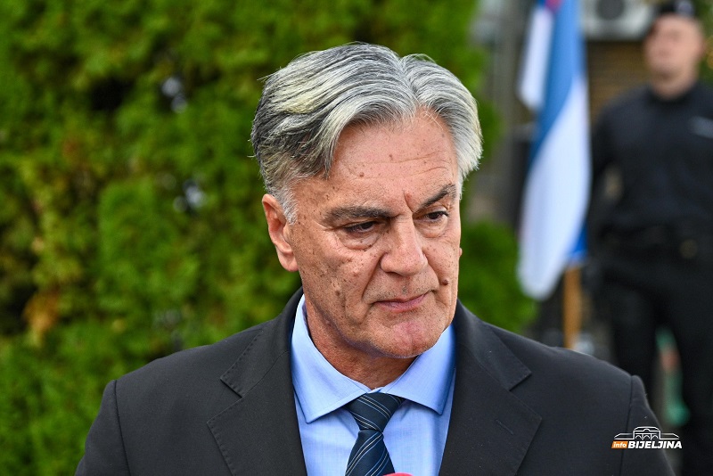 Karan poručio OHR-u: Jedini pravilan gest je da ispratite Šmita