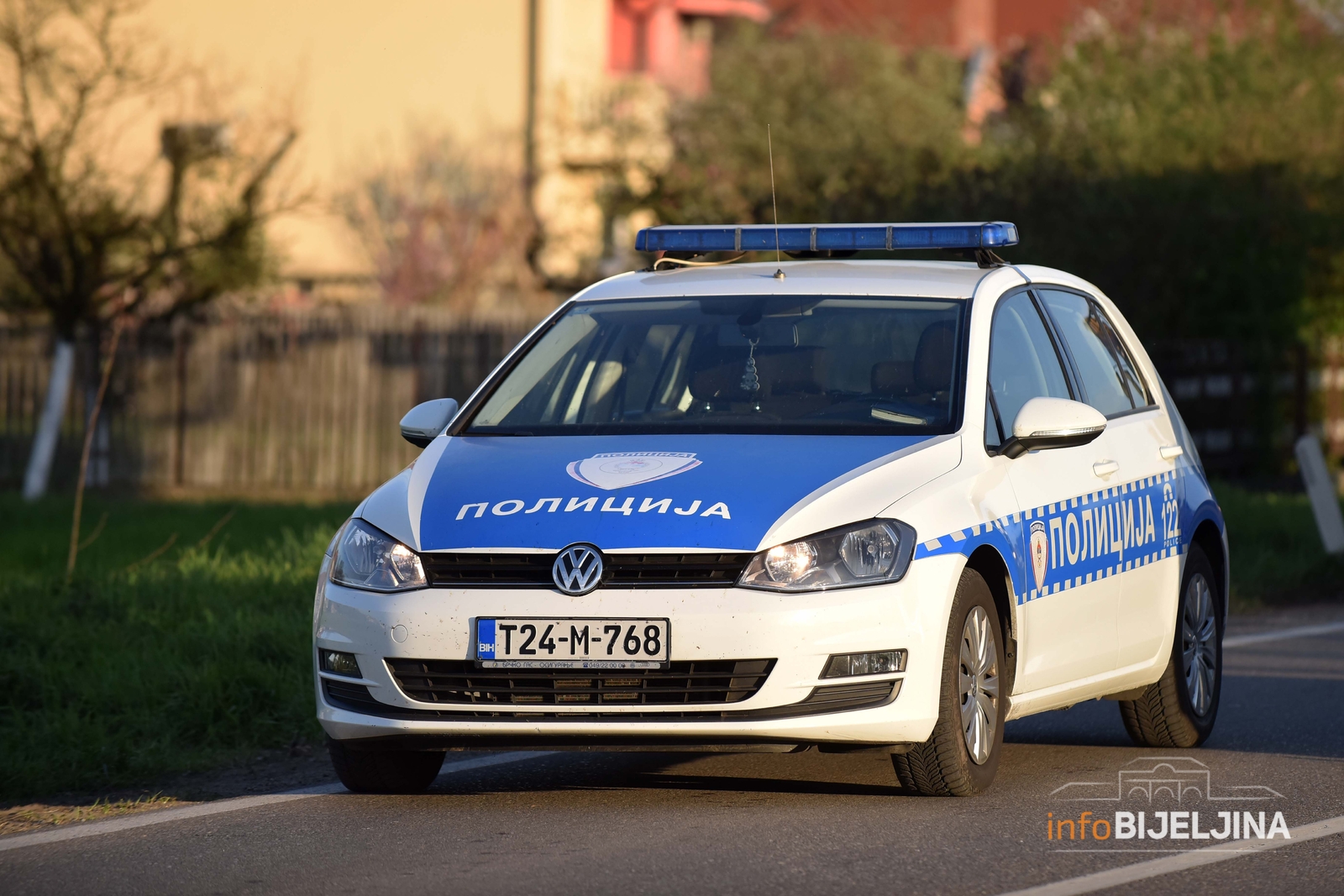 Maloljetnik povrijeđen, sletio motociklom s kolovoza