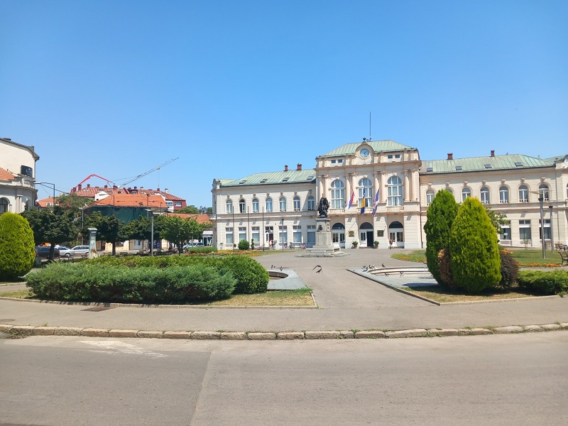 Puste ulice: Paklena vrućina u Bijeljini (FOTO) 