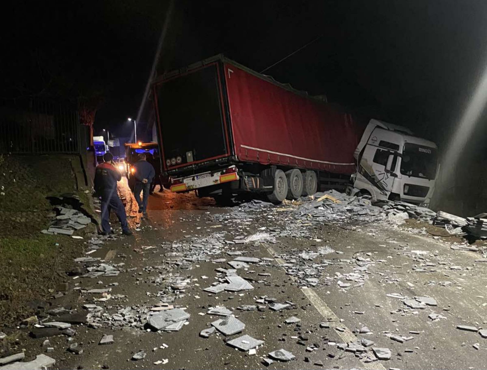 Nezgoda na putu Zvornik – Milići, povrijeđen vozač kamiona