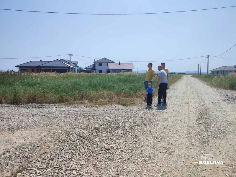 Deset godina grade naselje Knez Ivo u Bijeljini, još nisu završili: “Dali smo pare, a skoro ništa nismo dobili” (FOTO)