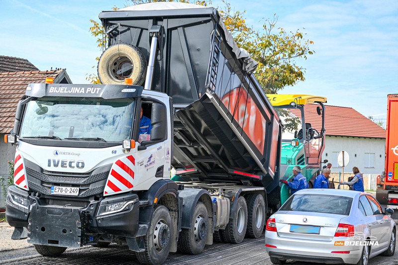 Počelo asfaltiranje puta u Janji (FOTO)