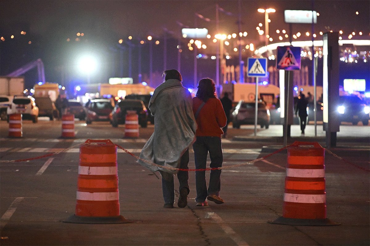 Rusija oplakuje ubijene u terorističkom napadu, potraga za napadačima još traje