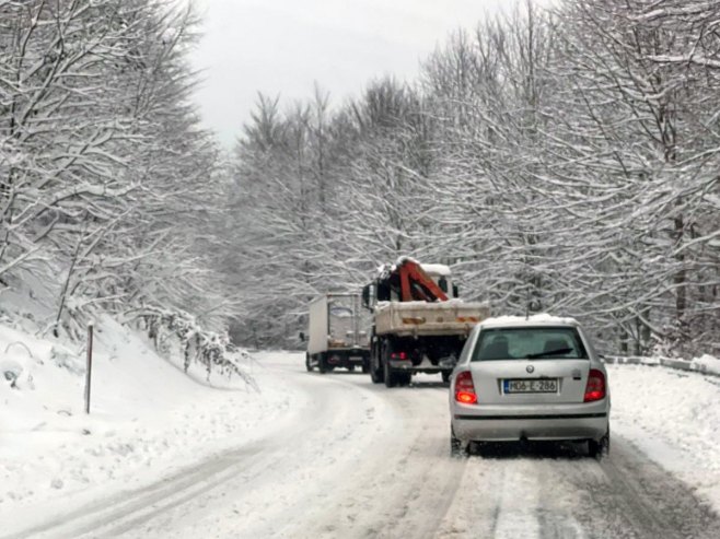 Auto-moto savez RS upozorio vozače: Poledica i snijeg u višim krajevima na istoku Srpske