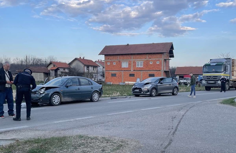 Sudar tri vozila na putu Bijeljina - Ugljevik (FOTO)