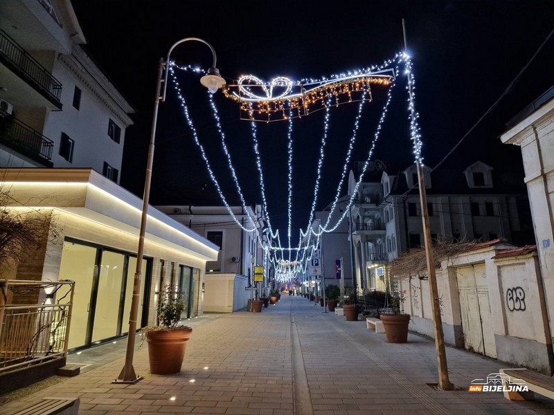 Bijeljina: Hoće li novogodišnje lampice dočekati Kinesku novu godinu? (FOTO)