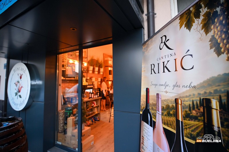 Radionica u Wine and Flower shopu Bijeljina: Gosti uživali u izvanrednim vinima vinarije Cantina Rikić sa Fruške gore (FOTO)