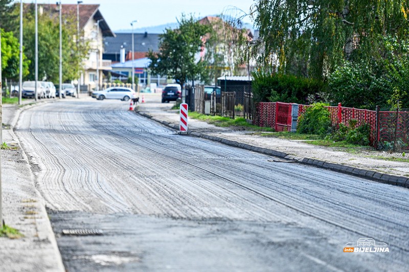 Počelo asfaltiranje puta u Janji (FOTO)