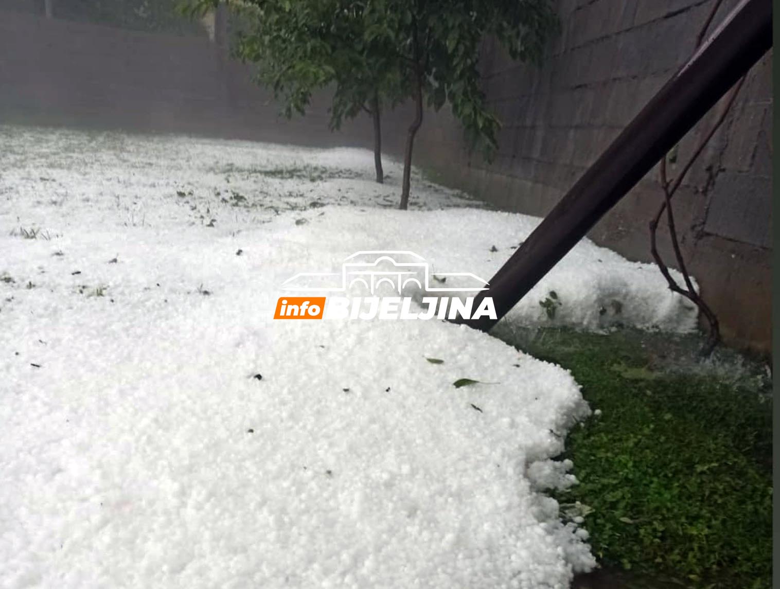 Nevrijeme protutnjalo Milićima, led čistili lopatama (FOTO)