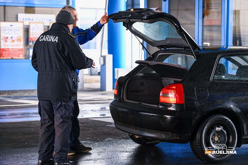 Putnik iz BiH kažnjen sa 1.650 evra zbog suhog mesa i cigareta