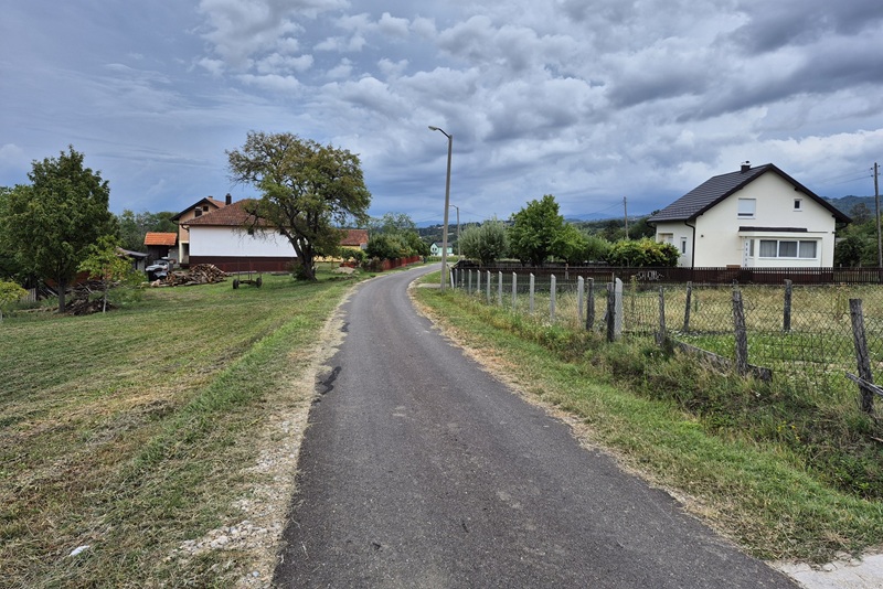 Bijeljina: Zaselak Trifkovići u Kacevcu – asfaltiran put, bolji prilaz do domova