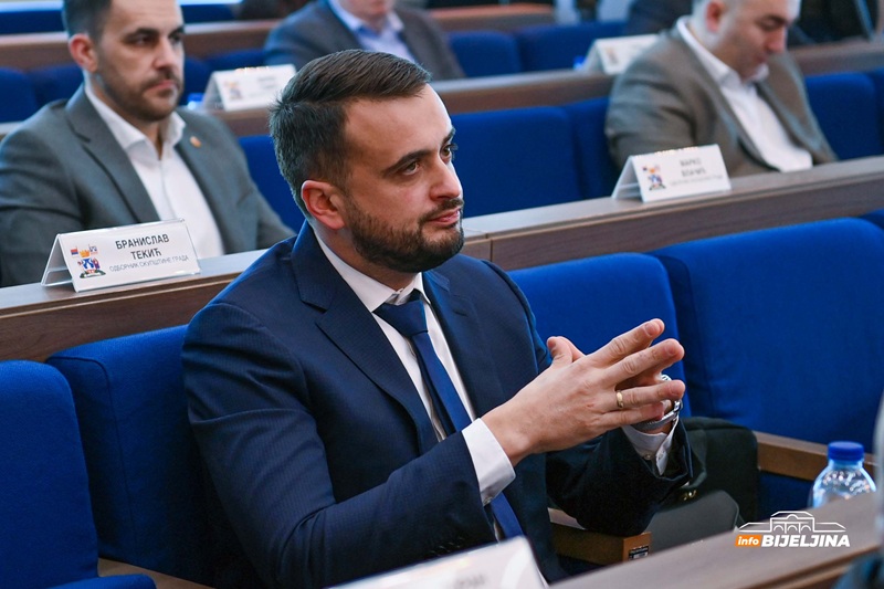 Bijeljina: Odbornik Vladimir Sarić položio zakletvu (FOTO)