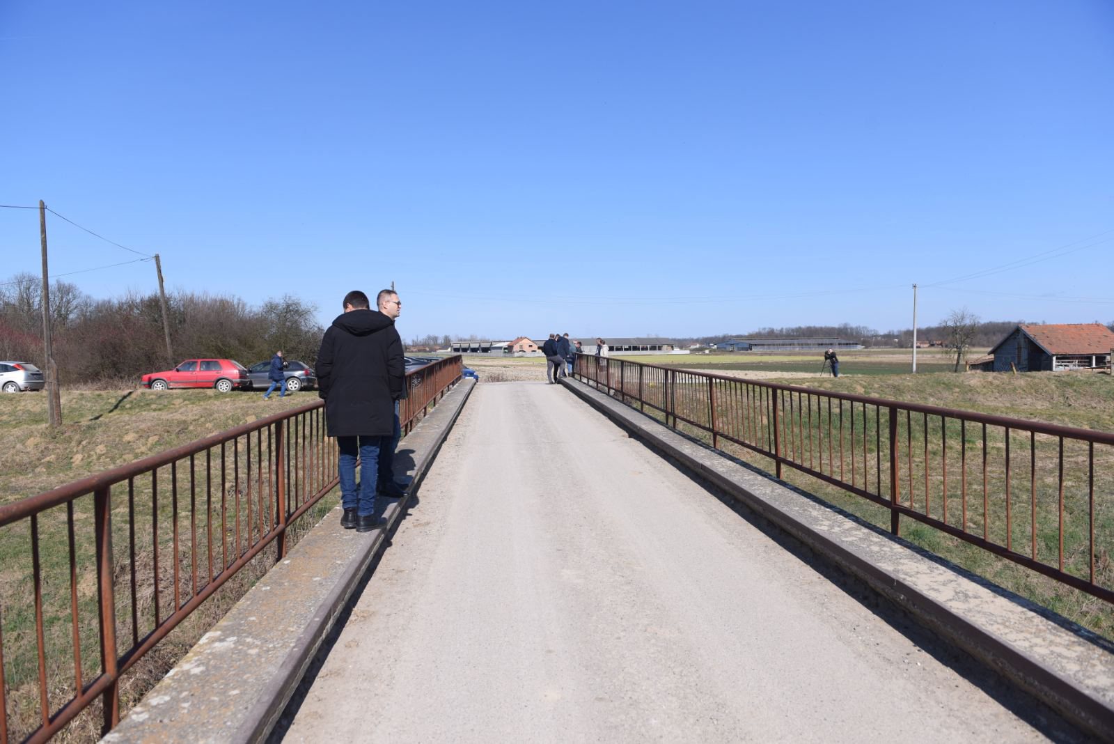 Mještani Gornjeg Crnjelova ogorčeni: „Agrarni fond“ je asfaltirao dionice koje je narod tražio, sve drugo je neistina i uvreda (FOTO)