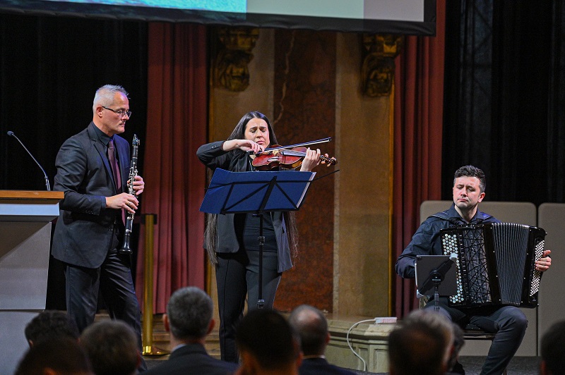 Svečani prijem u Beču: Više od 150 zvanica uživalo uz balkansku i svjetsku muziku (FOTO)