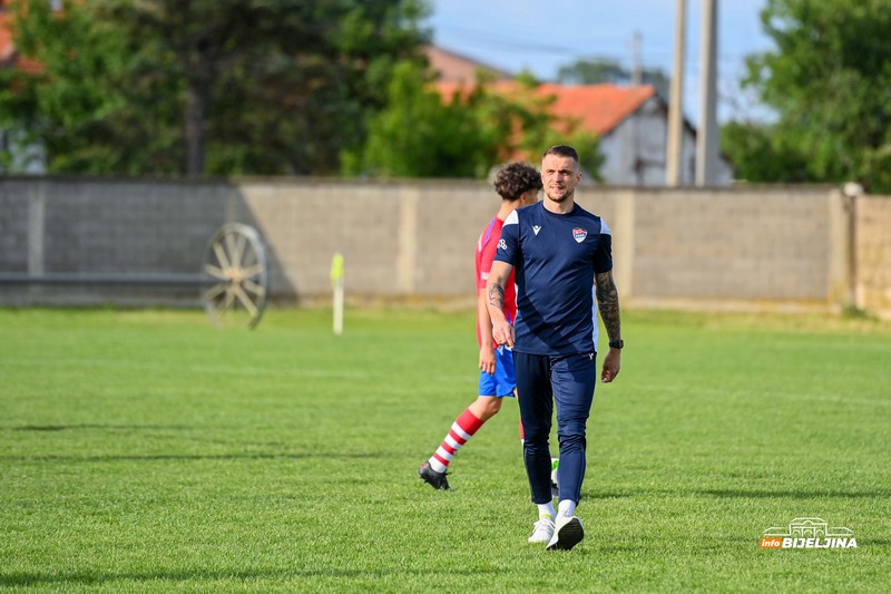 Bivši izgrač “Proletera” došao iz Ciriha na prijateljsku utakmicu u Dvorove: Meč za pamćenje (FOTO)