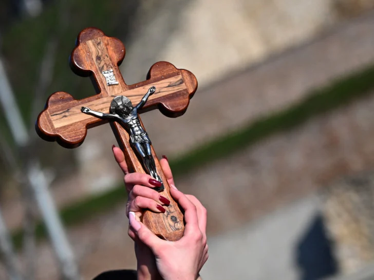 Dio Časnog krsta, dar kneza Lazara manastiru Vatopedu, uskoro stiže u Beograd