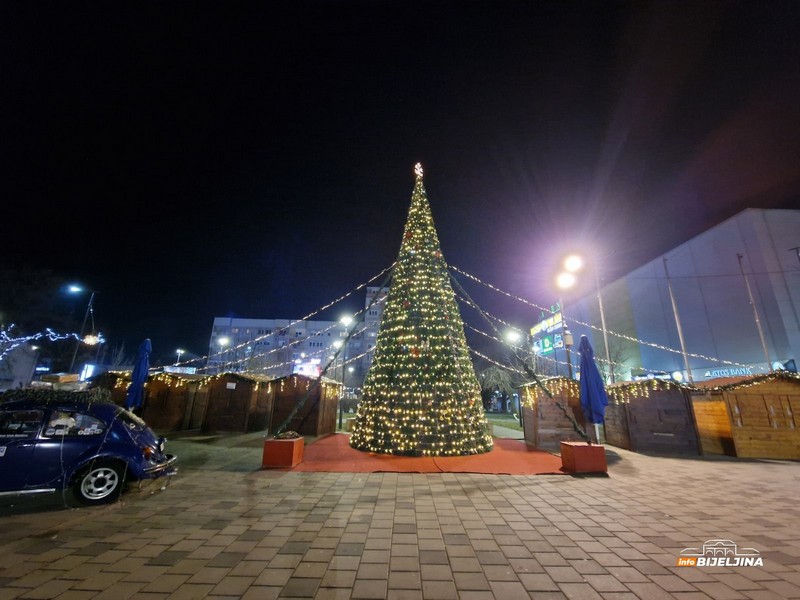 Bijeljina: Hoće li novogodišnje lampice dočekati Kinesku novu godinu? (FOTO)