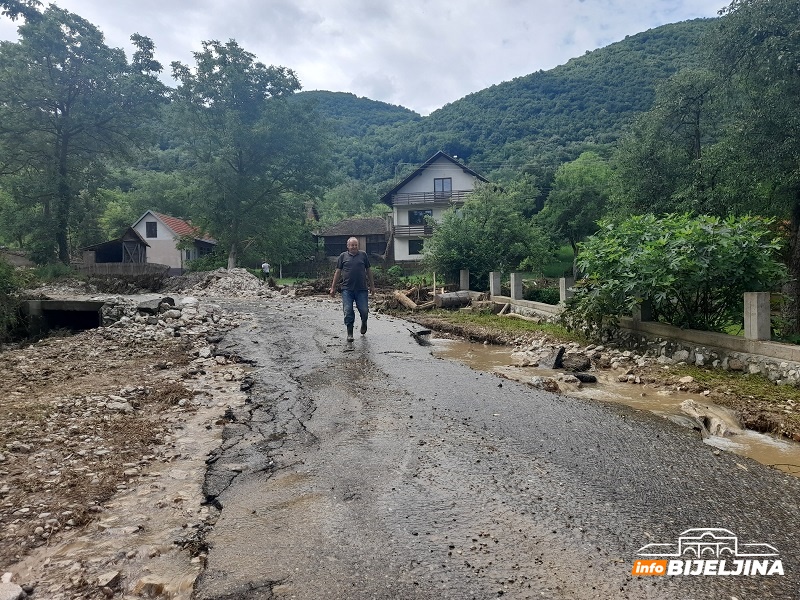 Dramatične poplave pogađaju ugljevička sela: Uništene kuće, usjevi i mostovi