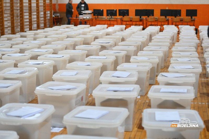 Pogledajte kako protiče izborni dan u Bijeljini (FOTO)