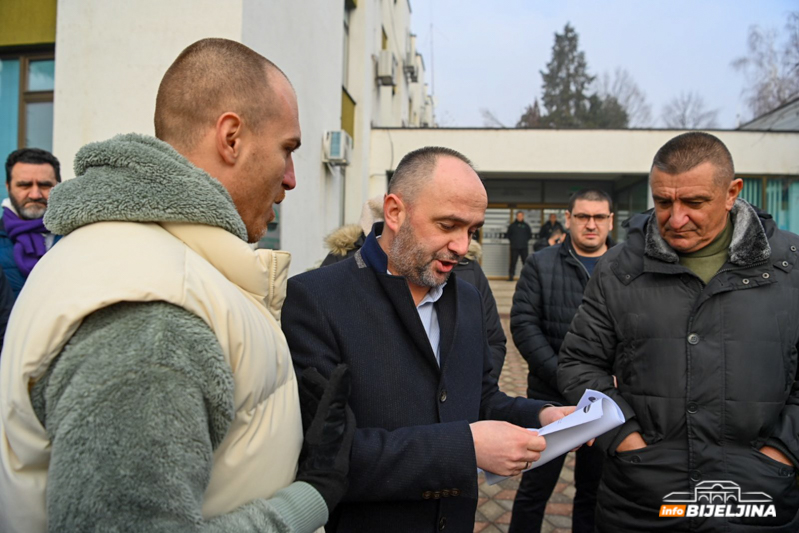 Cvijetinović: Laž je da će neko kupiti akcije RiTE Ugljevik (FOTO)