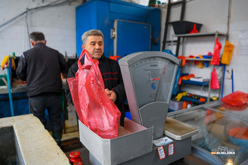 Počeo božićni post: Provjerili smo cijene ribe u Bijeljini (FOTO)