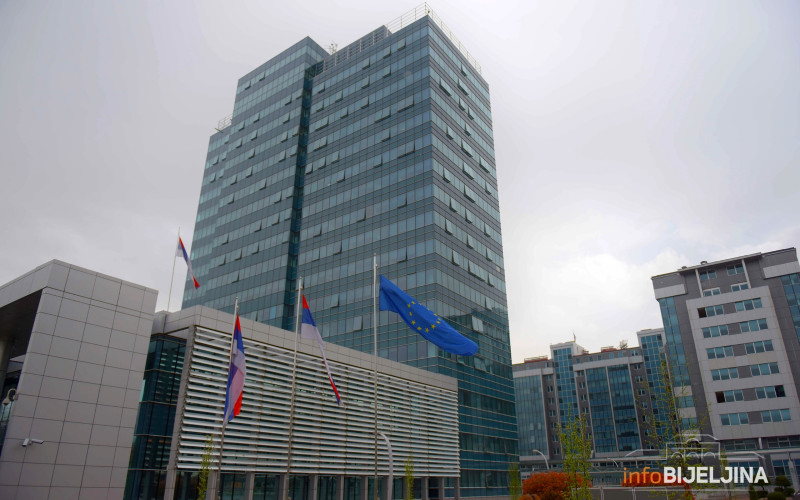 Srpska garant za 783 miliona KM kredita