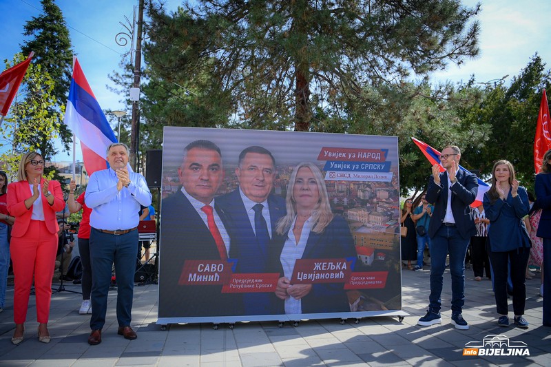Bijeljinski SNSD: Danas drugi počinju kampanju, mi nastavljamo sa radom (FOTO)