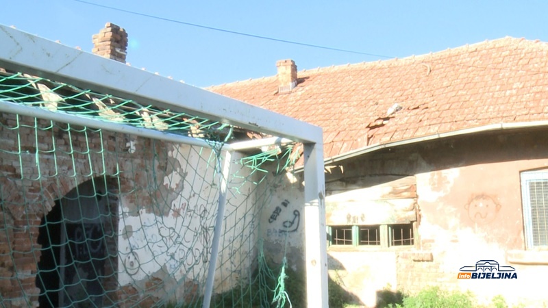 Mještani Popova plaše se tragedije i uzalud pišu dopise: Dom kulture zaboravljen čim je prošla trka za glasove (FOTO)