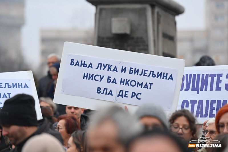 Počeo protest u Bijeljini zbog oduzimanja novca od PDV-a (FOTO)