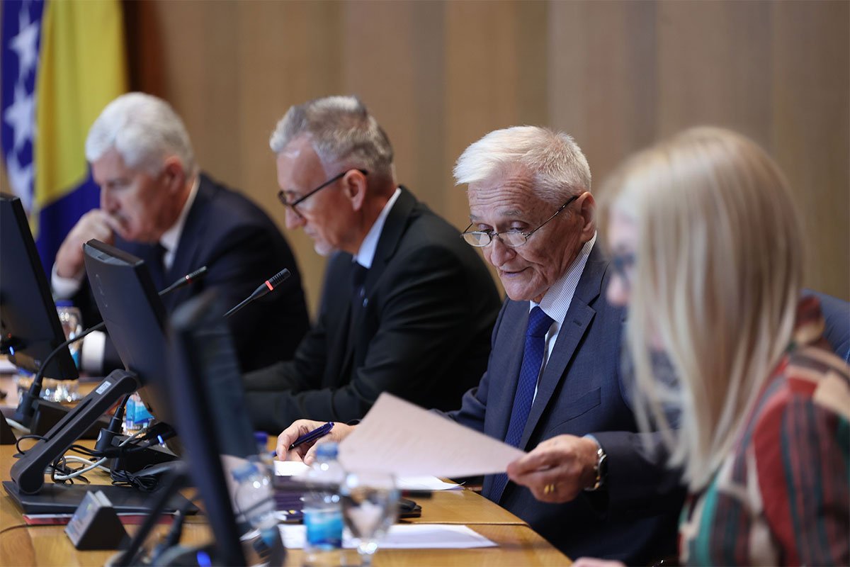 Ništa od smjena Špirića, Amidžića i Košarca, SNSD srušio kvorum