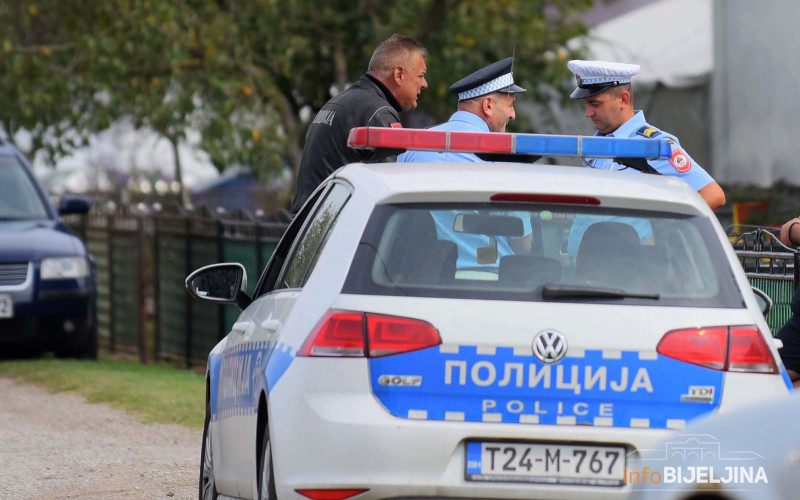 Tragedija kod Bijeljine: Poginuo muškarac, rolo presa mu uhvatila ruku 