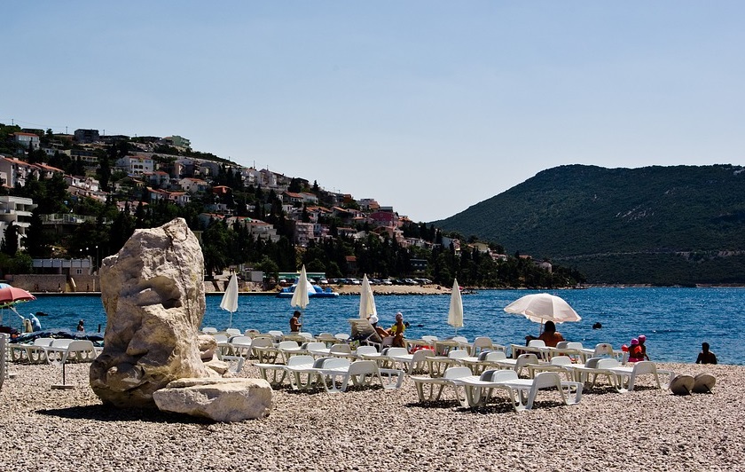 Neum pun turista na startu sezone