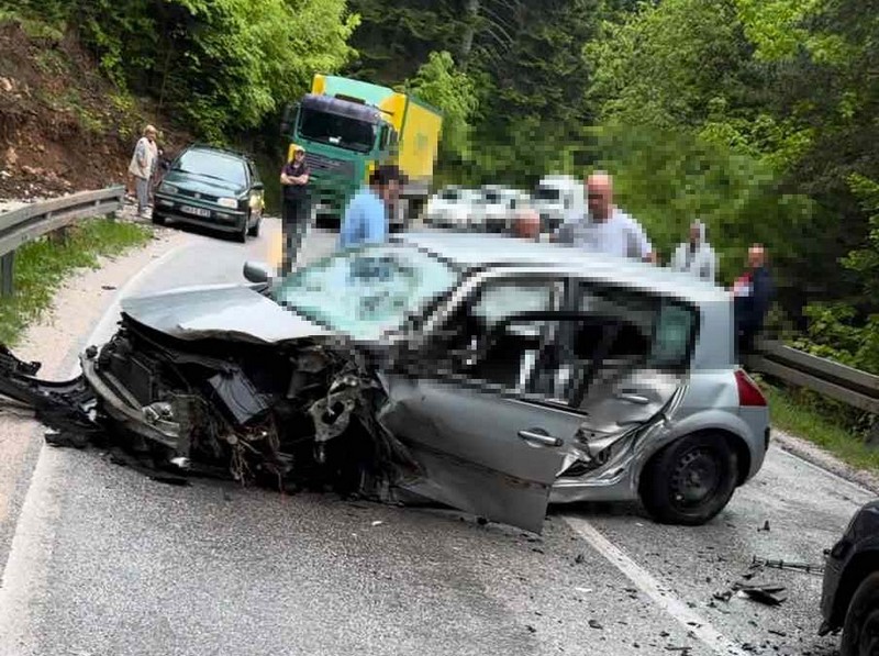 Težak sudar tri vozila: Među povrijeđenima ima i djece