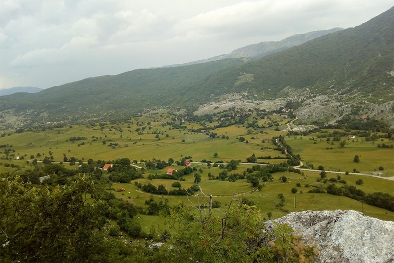 Tragedija u Crnoj Gori: Ubio dvogodišnju kćerku pa sebe